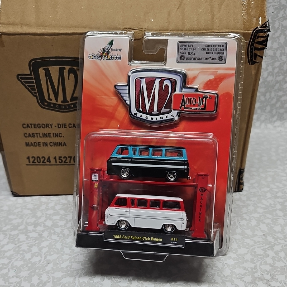 M2 Machines 1965 Ford Falcon Club Wagon R14 15-07 Auto-Lift 2 Pack
